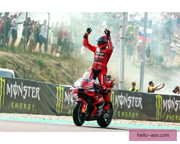 MotoGP新赛季揭幕战激烈角逐车手格局生变全球车迷热议