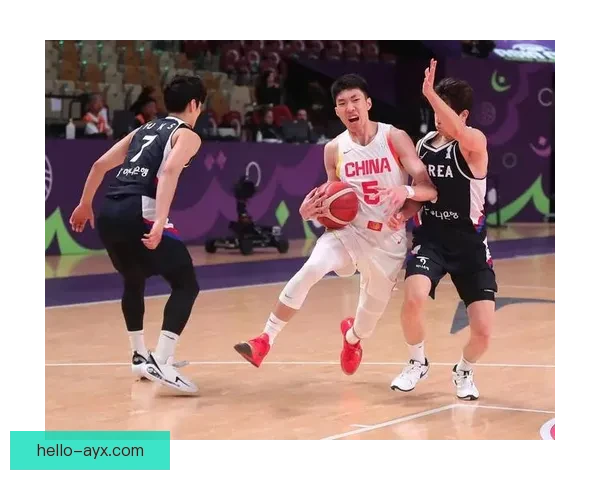 中国男篮迎战世界强队 展现新赛季备战成果与战略布局