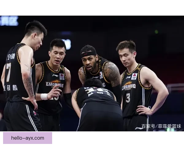 澳网赛场激战正酣新星崛起引发球迷热议与关注