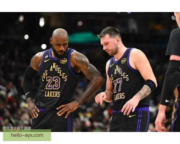 NBA最新动态：詹姆斯领衔湖人队力争季后赛席位，字母哥伤情更新引关注