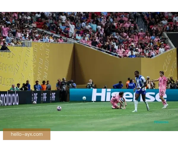 梅西加盟迈阿密国际后首次亮相比赛表现抢眼，球迷热情高涨